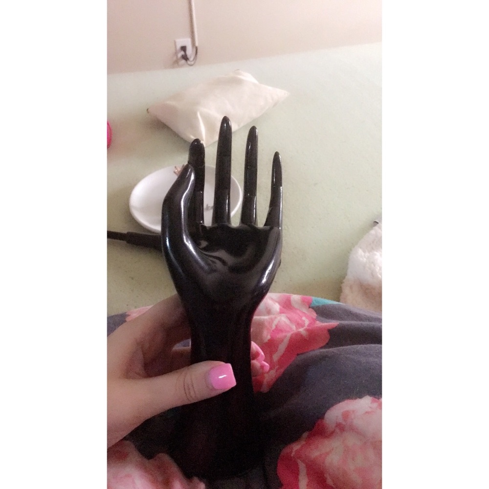 Black Ring holder.